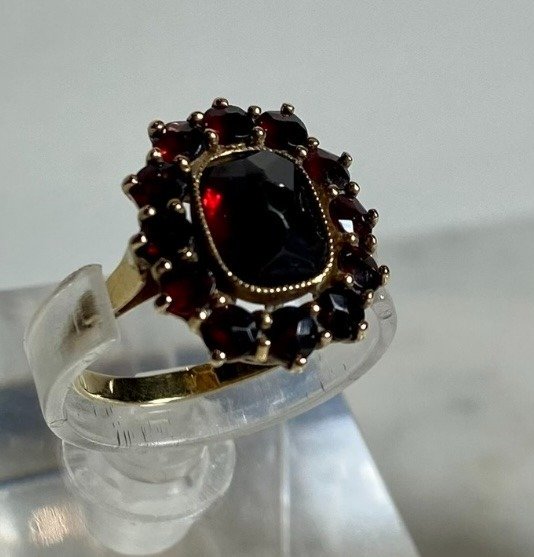 Preview of the first image of 14 kt. Gold, Yellow gold - Ring Garnet.