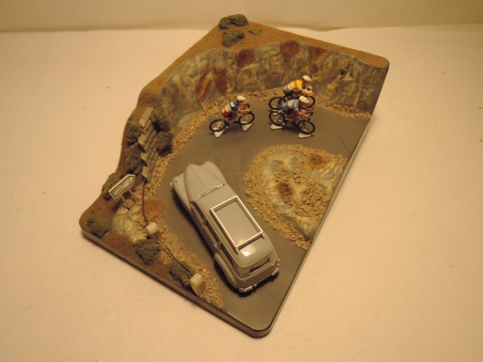 Preview of the first image of Diorama - 1:43 - Peugeot - Tour de France.