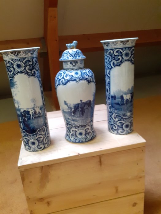 Image 2 of Maastricht - Vase (3) - Earthenware