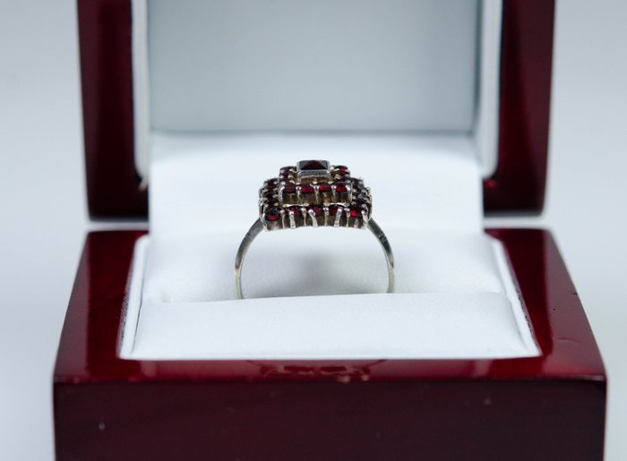 Image 2 of 900 Silver - Ring - Garnets