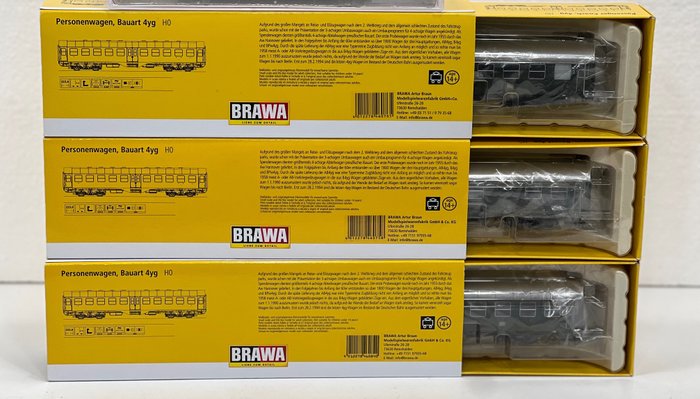 Preview of the first image of Brawa H0 - 4607546076/46084 - Passenger carriage - 3 Umbau cars, with interior lighting - DB.
