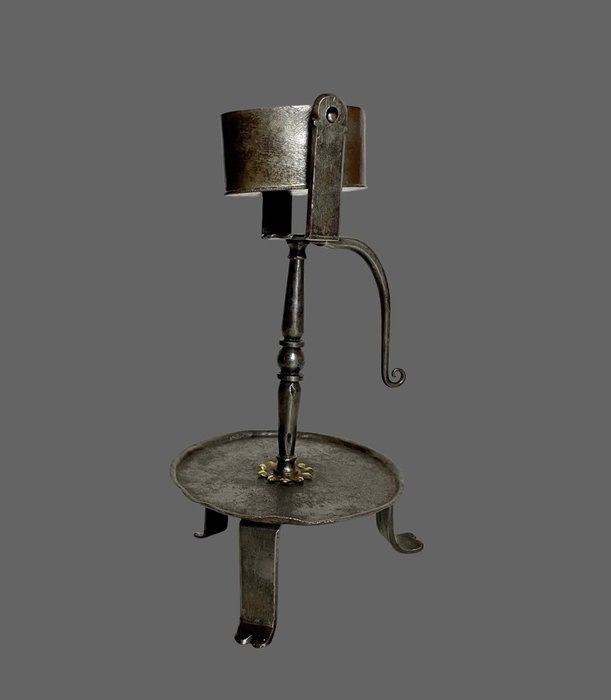 Preview of the first image of Oil lamp - Iron (wrought) - probably 18th century.