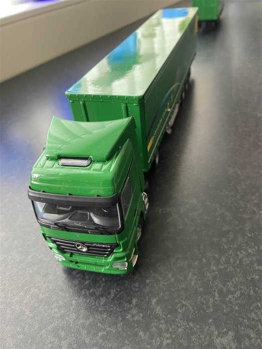 Image 3 of Lion Toys - 1:50 - Mercedes actros