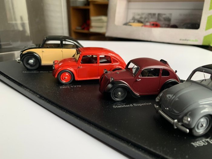 Image 2 of Autocult - 1:43 - Volkswagen (voorlopers) - With accompanying book about the history in 9 languages