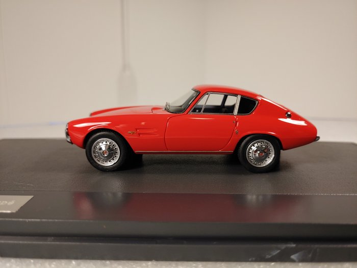 Preview of the first image of Matrix - 1:43 - Ghia-Fiat 1500 GT Coupé 1964 - Limited Edition 180 or 408 Sold Out.