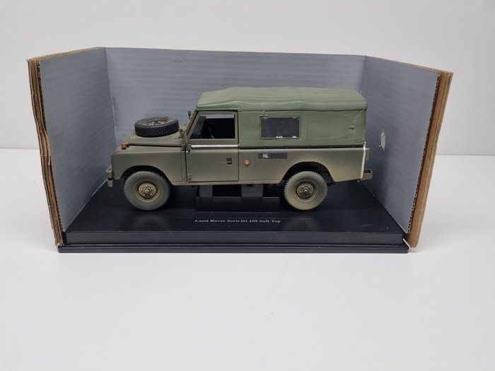 Image 2 of Eagle - 1:18 - Land Rover Serie lll Soft Top