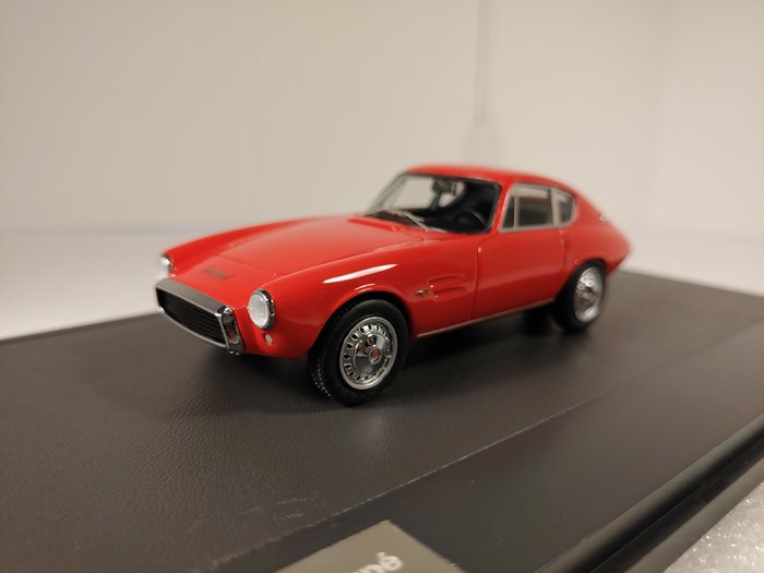 Image 3 of Matrix - 1:43 - Ghia-Fiat 1500 GT Coupé 1964 - Limited Edition 180 or 408 Sold Out
