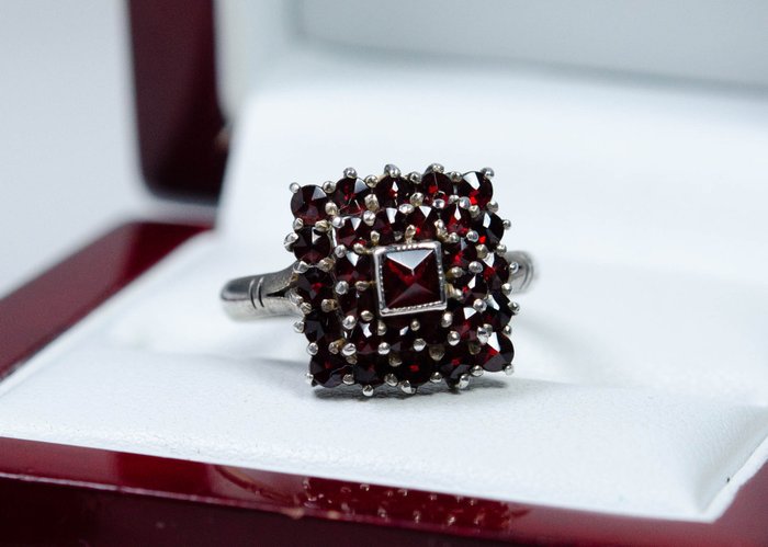 Preview of the first image of 900 Silver - Ring - Garnets.