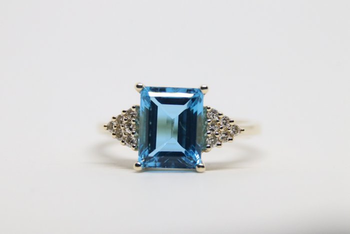 Preview of the first image of Ladies Vintage Solid - 9 kt. Yellow gold - Ring - 3.30 ct Topaz - Diamonds.