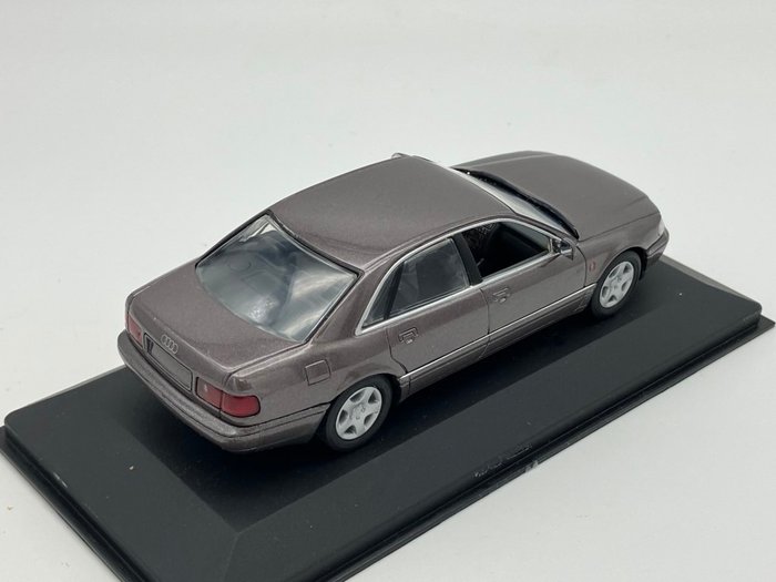 Image 3 of MiniChamps - 1:43 - Audi A4 Grey & Audi A8 Cashmere Metallic
