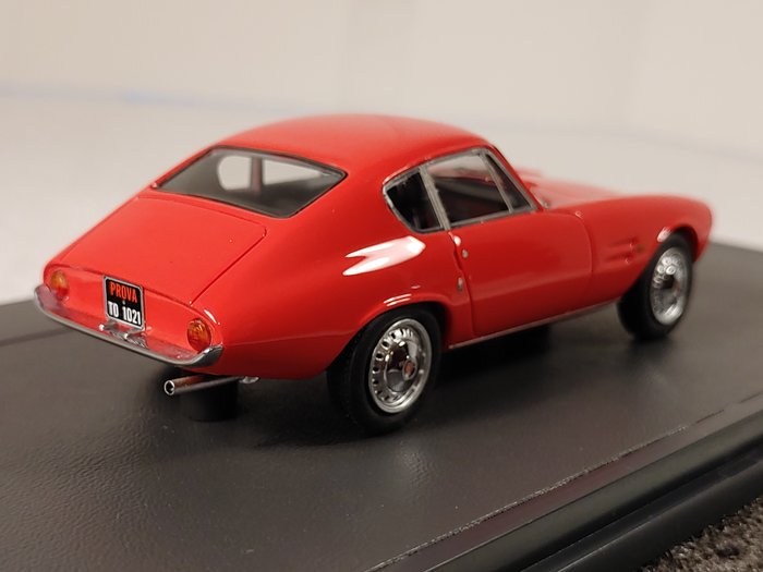 Image 2 of Matrix - 1:43 - Ghia-Fiat 1500 GT Coupé 1964 - Limited Edition 180 or 408 Sold Out