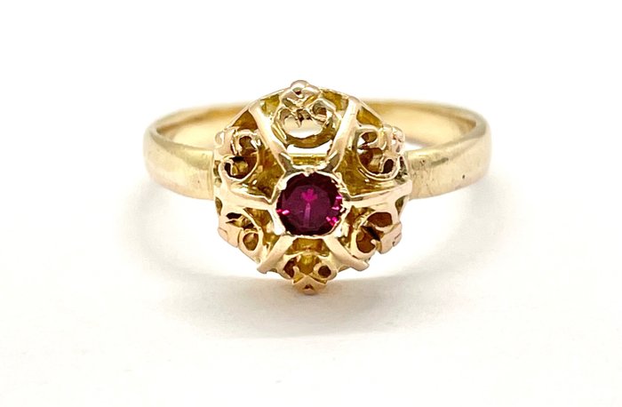 Preview of the first image of "NO RESERVE PRICE" - 18 kt. Yellow gold - Ring Ruby.