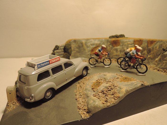 Image 3 of Diorama - 1:43 - Peugeot - Tour de France