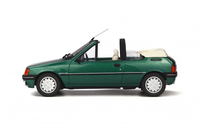 Image 2 of Otto Mobile - 1:18 - Peugeot 205 Cabriolet 1989 "Roland Garros" - Color Green - Limited 999 pcs.