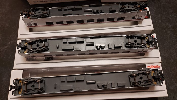Image 3 of Märklin H0 - 41875 - Passenger carriage set - 3 stainless steel carriages - SNCF