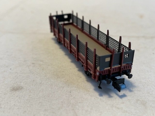 Image 3 of Hobbytrain N - H23824 - Freight wagon set - Set stake wagons type Kbs 442 with mesh casing for briq