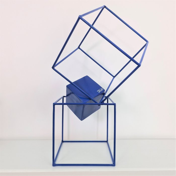 Preview of the first image of José Soler Art - Tri Cubes Blue.