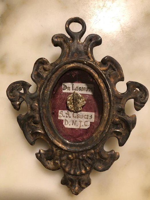 Preview of the first image of Reliquary, Fragment of the Holy Cross of Our Lord Jesus Christ (1) - Renaissance Style - Brass, Gla.