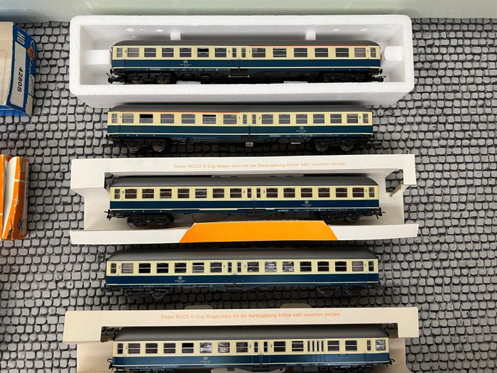 Image 2 of Roco H0 - 4279/4280S/4281S - Passenger carriage - 5 beige/turquoise center door carriages - DB