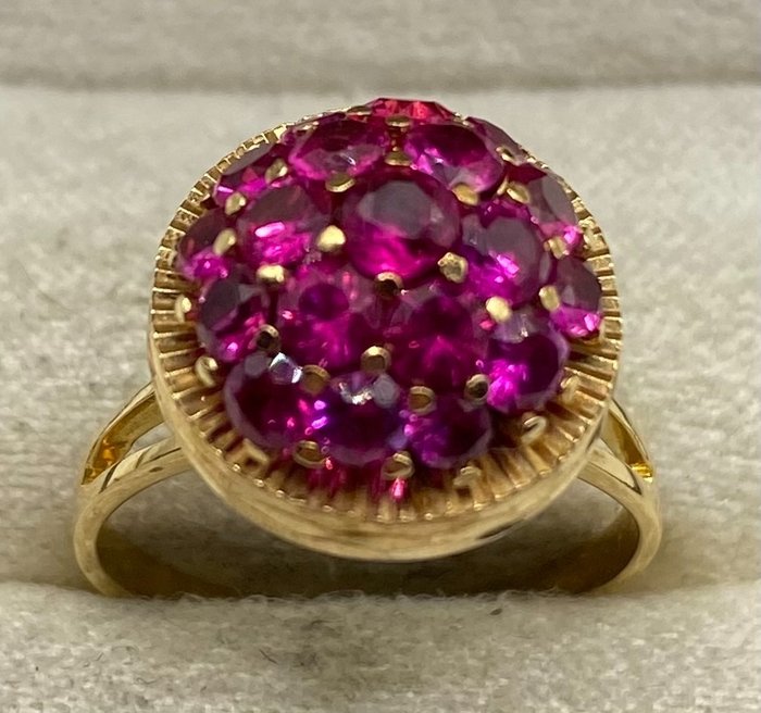Preview of the first image of NO RESERVE PRICE - 18 kt. Yellow gold - Ring Ruby.