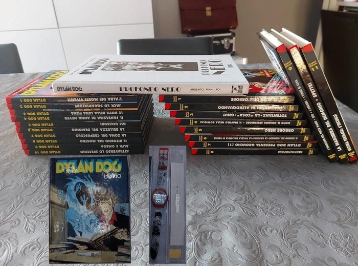 Preview of the first image of Dylan Dog - 22x volumi + Diario 1991 + orologio Kronos DD - Hardcover - First edition - (1991/2018).