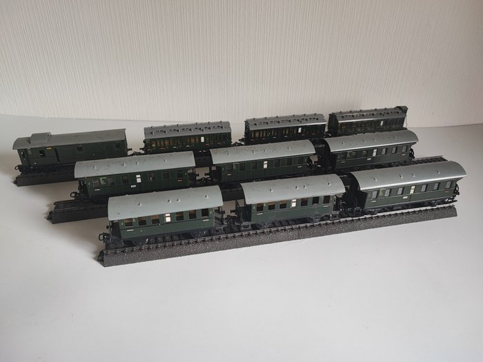 Preview of the first image of Märklin H0 - 4000.5/4002.4/4002.6/4003.5/4004.8/4005.8 - Passenger carriage - 10 Different Passenge.