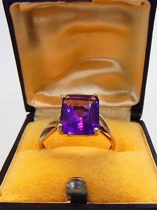 Preview of the first image of 8 kt. Yellow gold - Ring - 4.10 ct Amethyst.