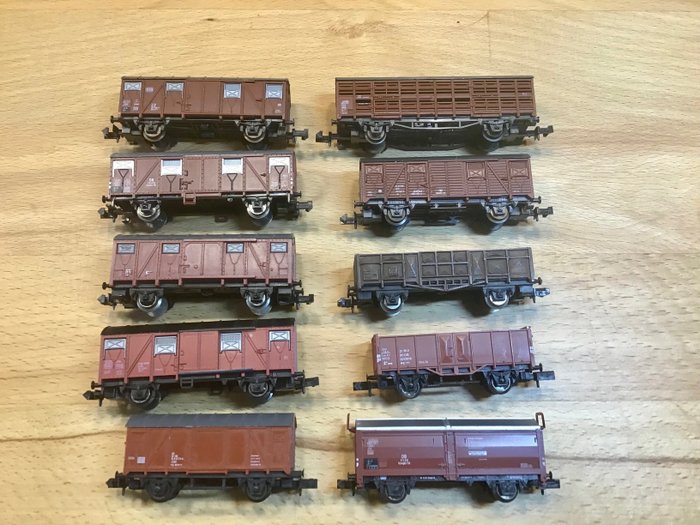 Preview of the first image of Arnold, Fleischmann, Lima, Minitrix, Roco N - Freight carriage - 11 freight cars - DB, FS.