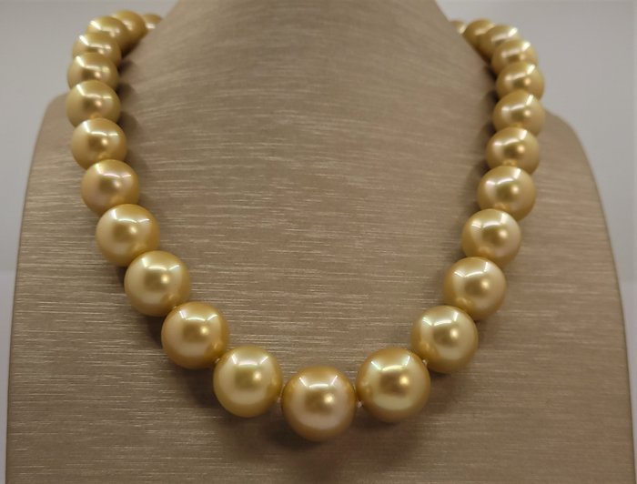 Image 3 of Certified Aurora Moon Rainbow - 12.2x15.4mm - Golden South Sea Pearls, Strongest Teri - 18 kt. Yell