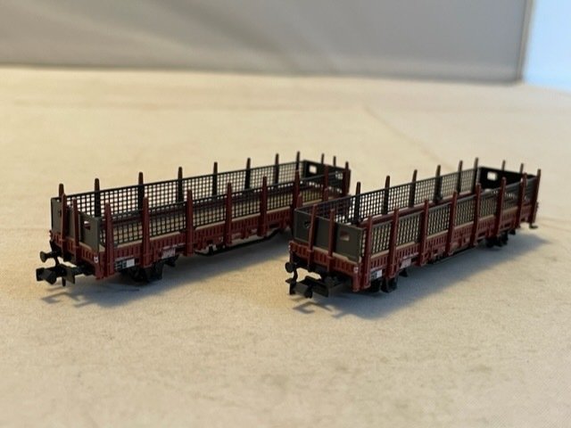 Preview of the first image of Hobbytrain N - H23824 - Freight wagon set - Set stake wagons type Kbs 442 with mesh casing for briq.