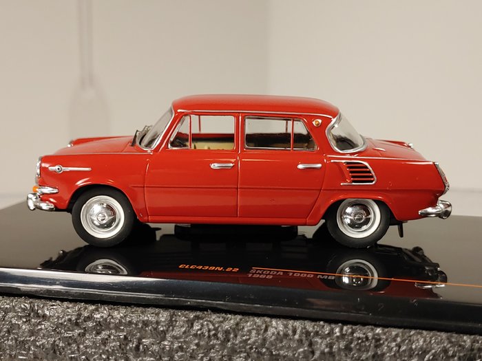 Preview of the first image of IXO - 1:43 - Skoda 1000 MB 1968 Rood.