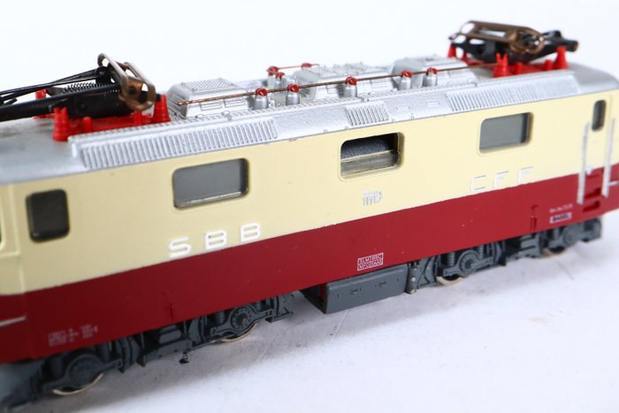 Image 3 of Arnold N - 2412 - Electric locomotive - Re 4/4 with number 11113 in TEE livery - SBB