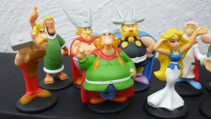 Image 2 of Astérix - 60 Figurines McDonald's - Collection complète - (2019)
