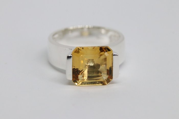 Preview of the first image of Polished Vintage - 925 Silver - Ring - 5.00 ct Citrine.