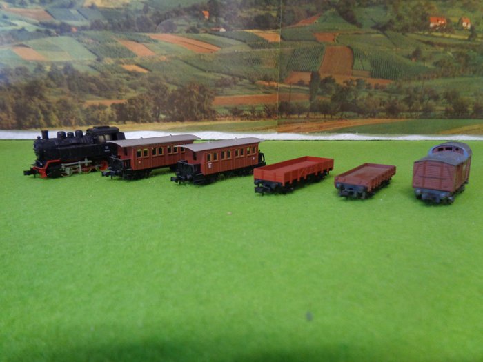 Preview of the first image of Arnold, Fleischmann, Trix N - Steam locomotive - BR 80 with various cars - DB, DR (DDR).