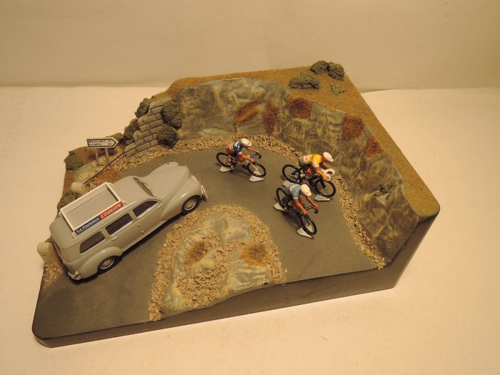 Image 2 of Diorama - 1:43 - Peugeot - Tour de France