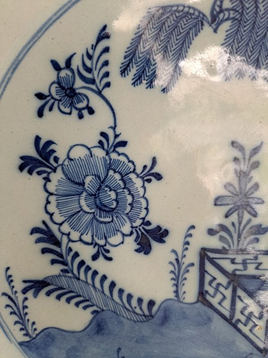 Image 2 of Delft, Plateelbakkerij, de Porceleijne bijl - Platter (1) - Earthenware