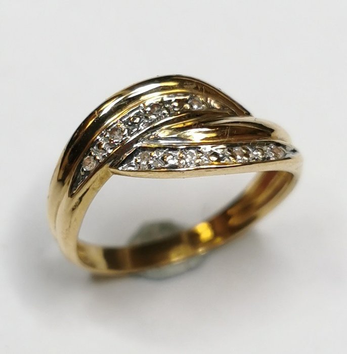 Preview of the first image of 18 kt. Gold - Ring - Diamonds.