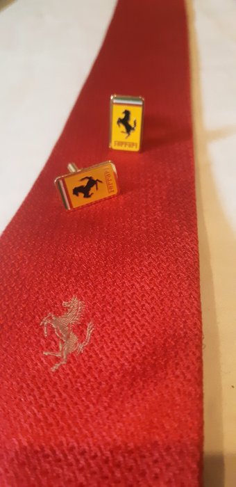 Image 2 of Clothing - 2 cravate et 1 paire de bouton - Ferrari - 1990-2000