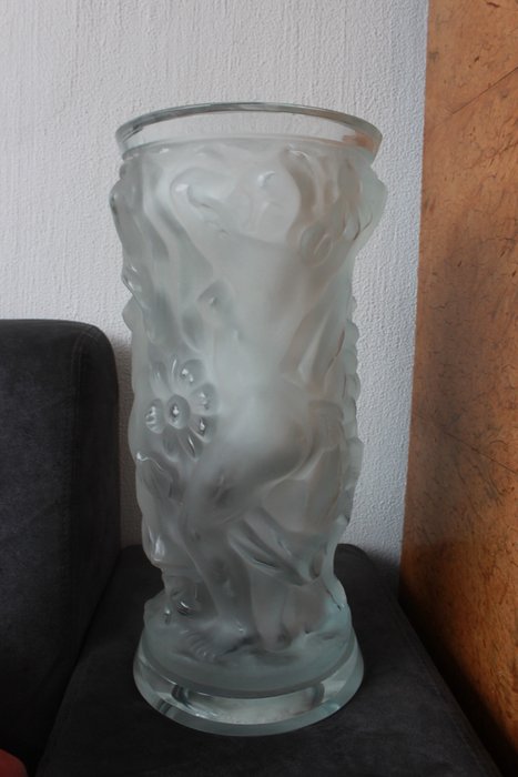 Image 2 of H. Hoffman / R Lalique ( repris ) - 35 cm high H. Hoffman / R Lalique ( repris ) - Vase (1)