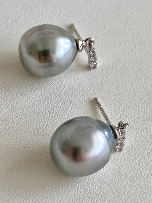 Preview of the first image of 18 kt. Tahitian pearls - Earring - Diamonds.