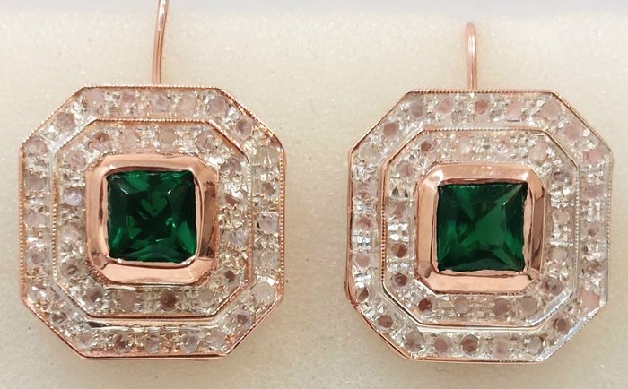 Preview of the first image of "NO RESERVE PRICE" - 9 kt. Pink gold, Silver - Earrings - 1.00 ct Emerald - Diamonds.