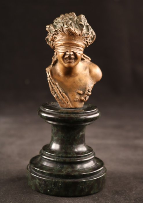 Image 3 of Giovanni de Martino (1870 - 1935) - Small bronze bust of a blindfolded lady
