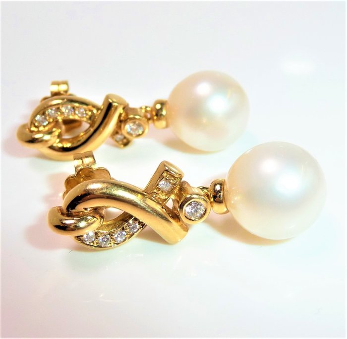 Image 2 of Goldschmiede-Signé - 18 kt. Yellow gold - Earrings - 0.25 ct - 2 South Sea pearls 9.7-9.8 mm