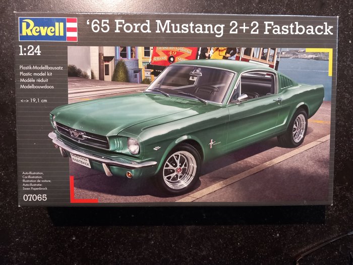 Preview of the first image of Revell - 1:24 - 1965 Ford Mustang Fastback.