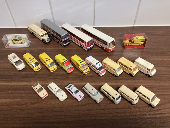 Preview of the first image of Brekina, Herpa, Kentoys, Praliné - 1:87 - 22 Ambulances and buses.