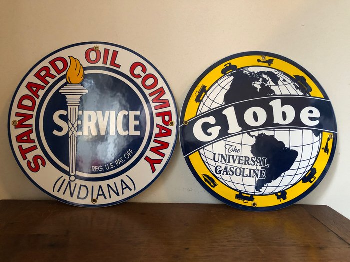Preview of the first image of Sign - Standard Oil en Globe. USA. - After 2000.