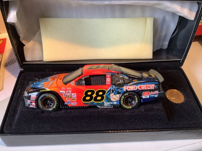 Preview of the first image of Action - 1:24 - Ford taurus nascar.