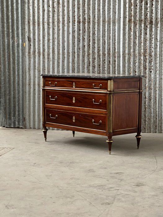 Image 3 of Commode, chest of drawers costumista (1) - Louis XVI - Mahogany - Late 18th century