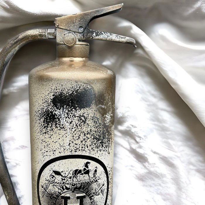 Image 2 of DALUXE ART - Hermés Fire extinguisher